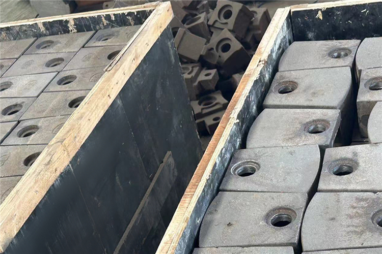 High-Quality Crusher Hammer Heads (4)